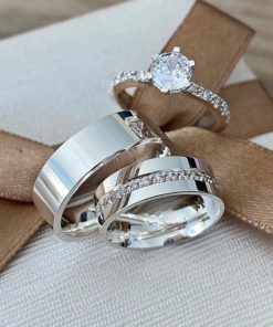 Alianças de Namoro em Prata 950 | Modelo Samilly | 7mm Reto com Acabamento Anatômico | Feminina com 15 Pedras de Zircônia | Masculina Lisa