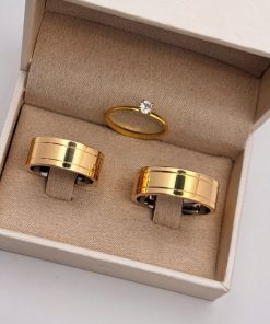 Alianças de Casamento 8mm | Modelo Kiara | Anatômico com Dois Frisos Laterais de Canto a Canto | Moeda Antiga Banhada a Ouro 18K