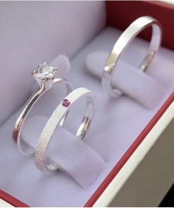 Alianças de Namoro em Prata 950 2mm | Reto Semi Anatômico com Pedra de Zircônia Rosa | Anel Solitário Incluso