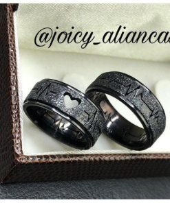 Par De Alianças Prata Em Aço Cirúrgico 8mm Modelo Ramille