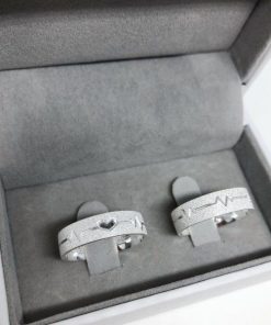 Alianças de Namoro em Prata 950 | 6mm com Batimentos Cardíacos e Coração Vazado | Modelo Reto Semi Anatômico