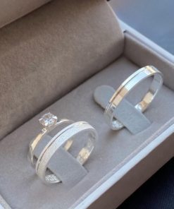 Alianças de Namoro em Prata 950 | Modelo Kavin 3mm | Reto Semi Anatômico com Friso Lateral | Anel Solitário Incluso