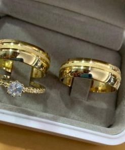 Aliança de Ouro 18K | Modelo Abaulado Anatômico 8mm com Friso Ondulado Diamantado | 12g o Par | Casamento e Noivado