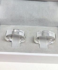 Alianças de Namoro em Prata 950 7mm | Reto Semi Anatômico | Modelo Liso com 1 Friso Lateral