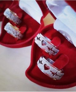 Par De Alianças Prata Em Aço Cirúrgico 8mm Diamantado C/ Coração Ambos