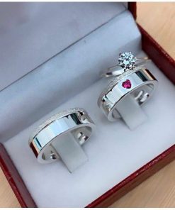 Alianças de Namoro em Prata 950 6mm | Modelo Girl W | Anatômica com 1 Friso Lateral Diamantado | Feminina com Pedra de Zircônia Vinho em Formato de Coração