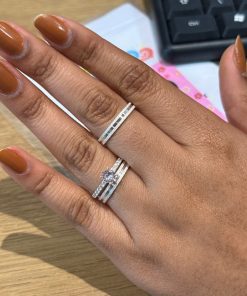 Alianças de Namoro em Prata 950 | Modelo Sabrina 3mm | Semi Anatômico Diamantado com 1 Friso Central + Anel Cravejado Incluso