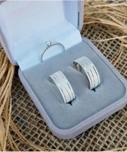 Alianças de Namoro em Prata 950 7mm | Modelo Talia | Todo Diamantado com 2 Frisos Laterais e 1 Friso Central Ondulado