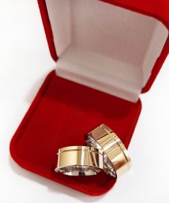 Alianças de Casamento 8mm | Modelo Clássico | 1 Friso Lateral | Moeda Antiga Banhada a Ouro 18K