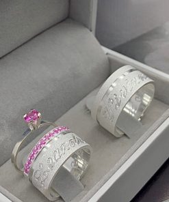 Alianças de Namoro em Prata 950 | Modelo Lucca | Diamantado com 1 Friso Lateral | Semi Anatômica | Personalização com Nomes