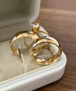 Aliança de Ouro 18K | Modelo Anatômico Abaulado Liso Polido | 21g o Par | Casamento e Noivado | Anel Solitário Semijoia Incluso