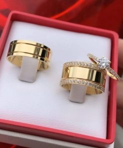 Alianças de Casamento 8mm | Modelo Suzy | 2 Frisos Laterais | Feminina com 30 Pedras de Zircônia