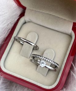 Alianças de Namoro em Aço Cirúrgico | Par de Alianças Prata 1,8mm | Feminina com Zircônias e Masculina Lisa