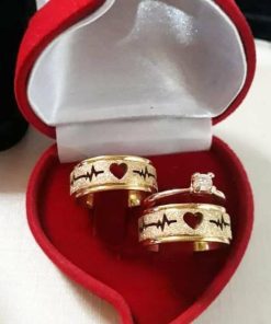 Par De Alianças Aço Cirúrgico Banhado A Ouro 18k 8mm Com Coração Vazado