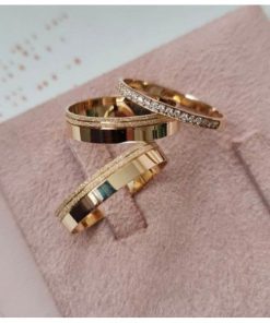 Alianças de Casamento 5mm | Modelo Julia | Com Frisos Laterais Diamantados | Banhado a Ouro 18k