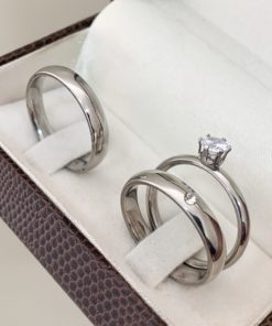 Par De Alianças Prata Em Aço Cirúrgico 4mm Tradicional 1 Pedra Feminina