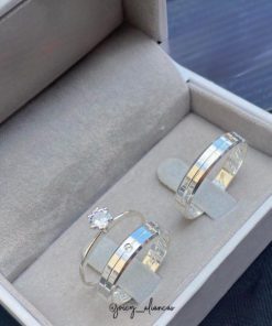 Alianças de Namoro em Prata 950 4mm | Modelo Maisa | Chanfrado com 1 Friso Central | Feminina com Pedra de Zircônia | Masculina Lisa