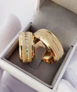 Alianças de Casamento 8mm | Modelo Rubi | Acabamento Chanfrado e Diamantado | Feminina com 15 Pedras de Zircônia