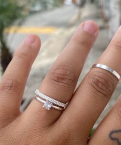 Alianças de Namoro 2,5mm em Prata 950 | Modelo Vivian | Finas com Pedras Cravejadas | Semi Anatômico com Anel Solitário Incluso