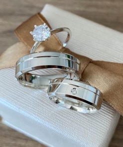 Alianças de Namoro em Prata 950 | Modelo Cauany | Chanfrado 7mm com 1 Friso Lateral | Anatômica | Anel Solitário Incluso