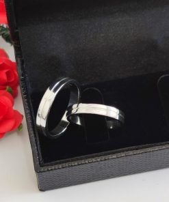 Par De Alianças Prata Em Aço Cirúrgico 4mm Liso Friso Central Mod 92