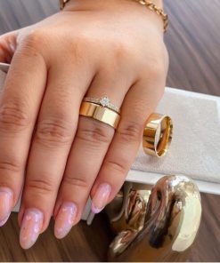 Alianças de Casamento 7mm | Modelo Mari | Reto Semi Anatômico | Moeda Antiga Banhada a Ouro 18K