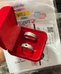 Alianças de Namoro em Aço Cirúrgico | Par de Alianças Prata 6mm | Diamantadas com Dois Frisos e Coração Vazado