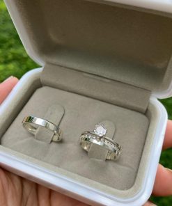 Alianças de Namoro em Prata 950 3mm | Modelo Akira II | Semi Anatômicas | Feminina com 15 Pedras de Zircônia Laterais | Anel Solitário Incluso