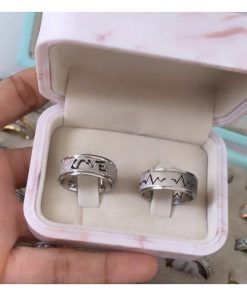 Par De Alianças Prata Em Aço Cirúrgico 8mm Love Diamantado Masculino Batimentos Cardíacos