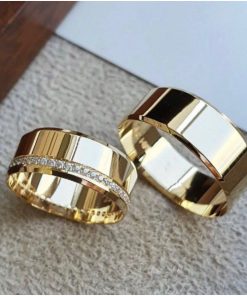 Alianças de Casamento 9mm | Modelo Semi Anatômico | Feminina com 15 Pedras de Zircônia | Masculina Lisa