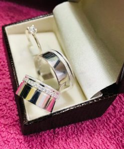 Alianças de Namoro Grossas 10mm em Prata 950 | 2 Frisos Laterais Diamantados | Feminina com 15 Pedras de Zircônia