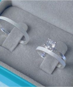 Alianças de Namoro em Prata 950 | 2mm Diamantado | Reto Semi Anatômico | Modelo Bia | Anel Solitário Incluso