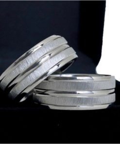 Par De Alianças Prata Em Aço Cirúrgico 8mm Fosco Lixado Com Friso.
