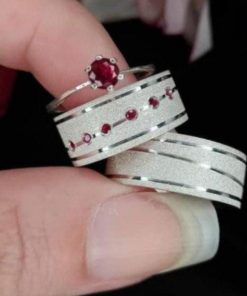 Alianças de Namoro em Prata 950 8mm | Diamantado com Frisos | Feminina com Pedras de Zircônia Vinho | Modelo Anatômico