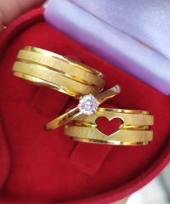 Par De Alianças Aço Cirúrgico Banhado A Ouro 18k - 8mm Fosco Mod Com Coração