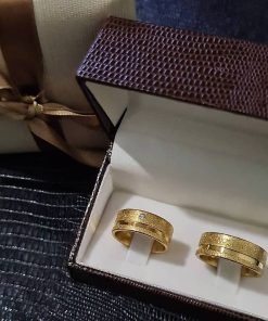 Alianças De Noivado Banhado A Ouro 18k - 8mm - Diamantado Com Pedrinha