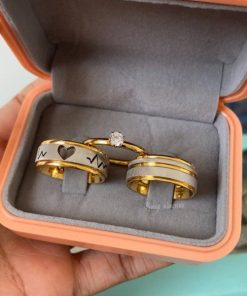 Par De Alianças Prata Em Aço Cirúrgico Banhado A Ouro 18k Modelo Mikelly