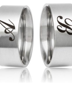 Alianças de namoro 8mm polido com iniciais MOD 0015