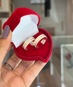 Alianças de Namoro em Prata 950 | 6mm Todo Diamantado com Canal Ondulado e Flash | Pedra de Zircônia em Formato de Coração