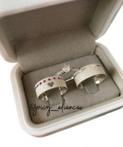 Alianças de Namoro em Prata 950 | 8mm Diamantado Semi Anatômico | Modelo Isabella 02 | 1 Friso Lateral