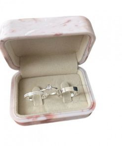 Alianças de Namoro em Prata 950 | Modelo Lauren | Feminina 3mm Diamantada | Masculina 4mm Lisa | Anel Solitário Incluso