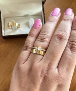 Alianças de Casamento 5mm | Modelo Liso | Semi Anatômico | Moeda Antiga Banhada a Ouro 18K | Anel Solitário Incluso