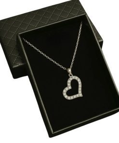 Cordão Feminino com Pingente de Coração Lateral em Aço Prata – Elegância com Delicadeza