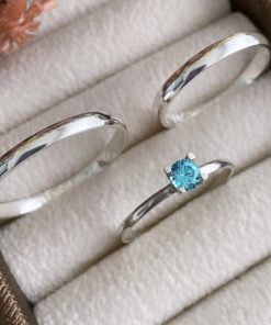 Alianças de Namoro em Prata 950 2mm | Tradicional Liso Redondo | Anel Solitário Azul Incluso