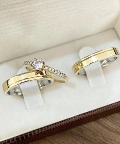 Alianças de Casamento 4mm | Modelo com 1 Friso Lateral | Anatômico | Anel Solitário Cravejado Incluso