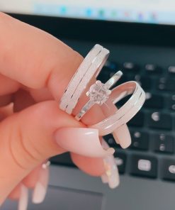 Alianças de Namoro em Prata 950 | Modelo Naomi | 5mm Anatômica com 2 Frisos Laterais e Lateral Baixa | Anel Solitário Incluso