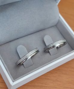 Alianças Finas De Compromisso Prata Em Aço Cirúrgico Com Lateral Diamantado