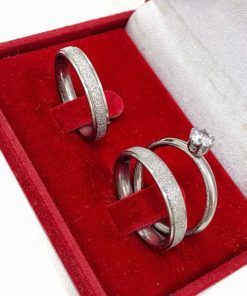 Alianças De Namoro 4mm Meio Diamantado Cor Prata MOD 019