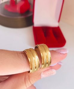 Alianças De Aço Cirúrgico Banhado A Ouro 18k - 8mm Fosco Com Friso