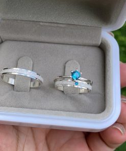 Alianças Finas de Namoro em Prata 950 3mm | 2 Frisos Laterais Baixos | Meio Diamantado | Anel Solitário Incluso